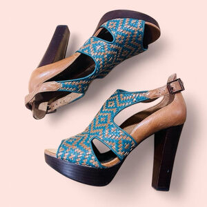 Elliott Lucca Woven Leather Platform Heels Womens 8 Blue Tan Peep Toe Sandals